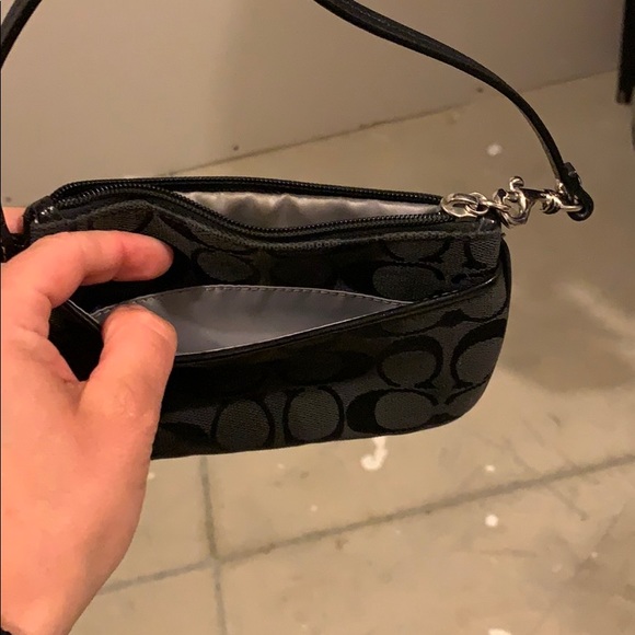 Coach wristlet - Picture 3 of 3